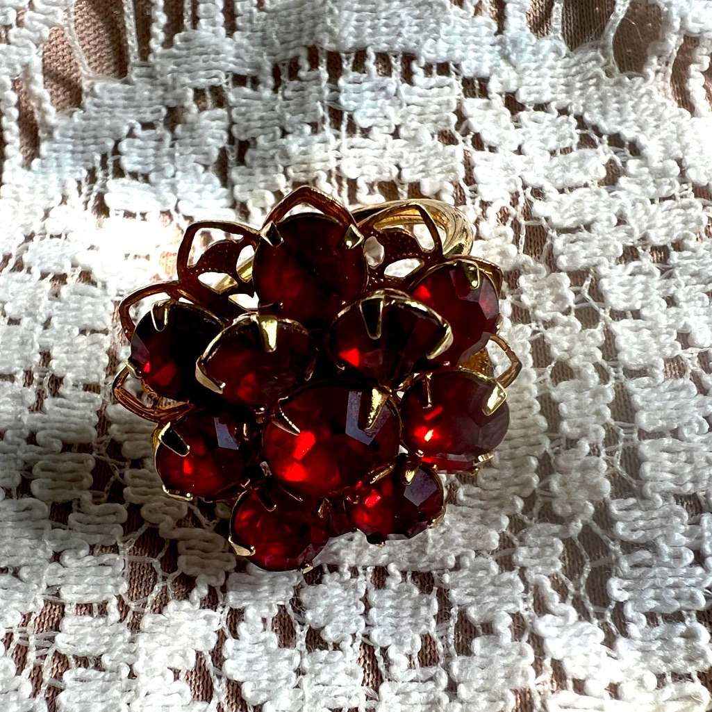 Vintage Emmons Mid Century Rhinestone Cocktail Ring 28$